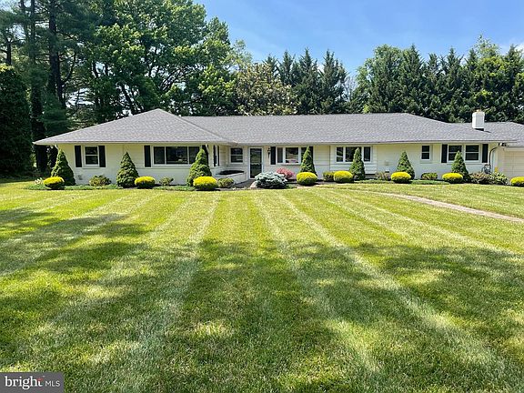 2nd image of 402 Ivy Church Rd