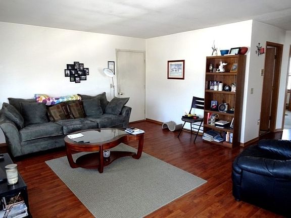 4th image of 611 Crawford Dr