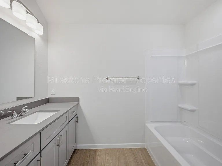 1819 Boxwood Dr — Photo 15