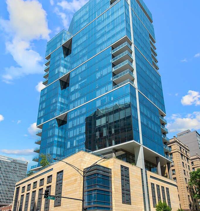1st image of 4 E Elm St #Penthouse 23