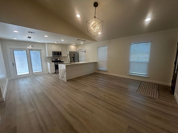 5th image of 815 Lexington Rd APT B