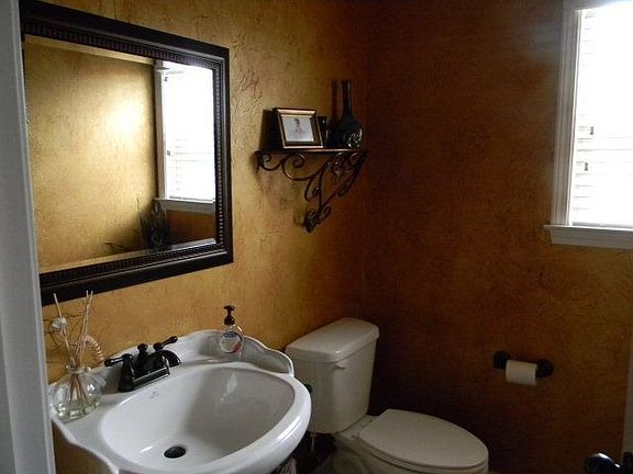 2nd image of 501 Harvest Cir