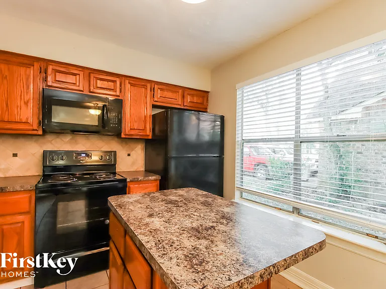 3210 Lake Stream Dr — Photo 7