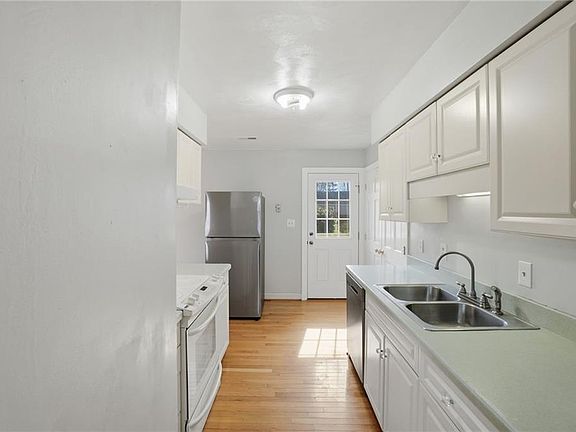 3rd image of 225 Sawyers Creek Rd