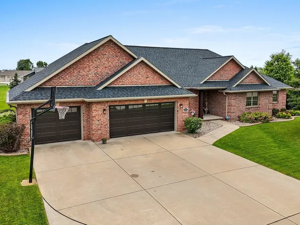 1565 Red Maple Rd, De Pere, WI 54115