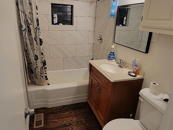 5th image of 1046 N College Ave