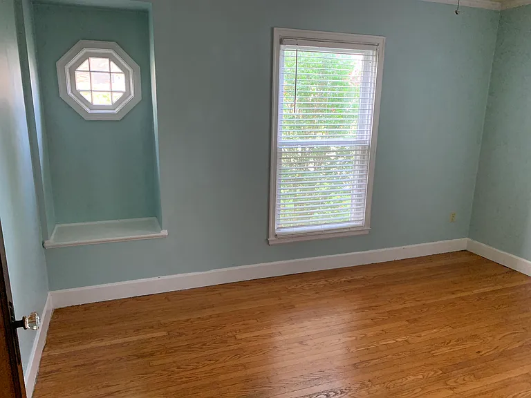 2590 E Burnett Ave — Photo 25