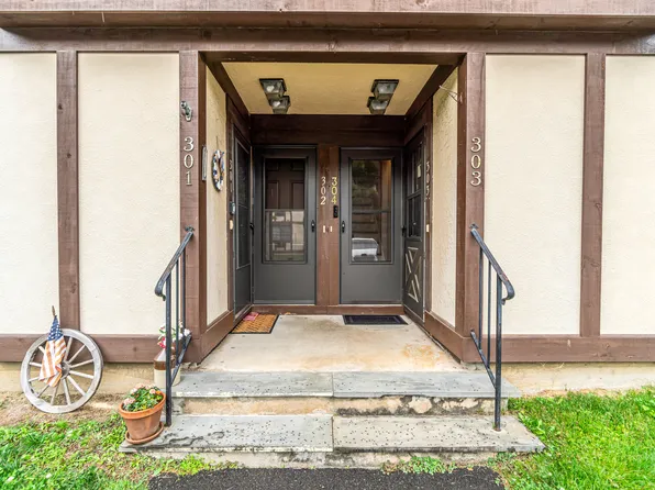 304 Foxwood Lane #304, Milford, CT 06461