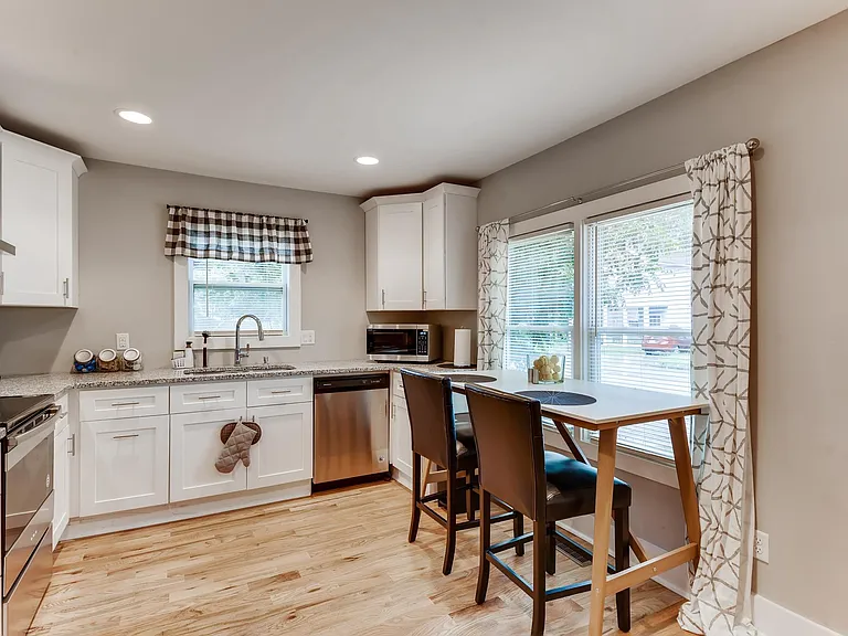 1089 McDaniel St SW — Photo 4
