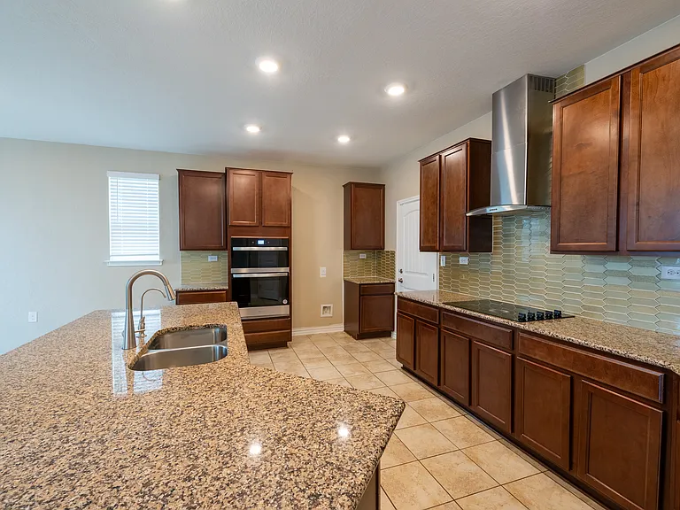 5526 Castle Brook Dr — Photo 2