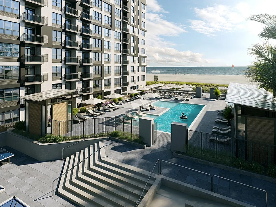The Breeze at Long Beach