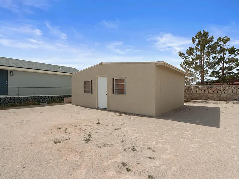 505 Ricky Zelt Dr — Photo 3