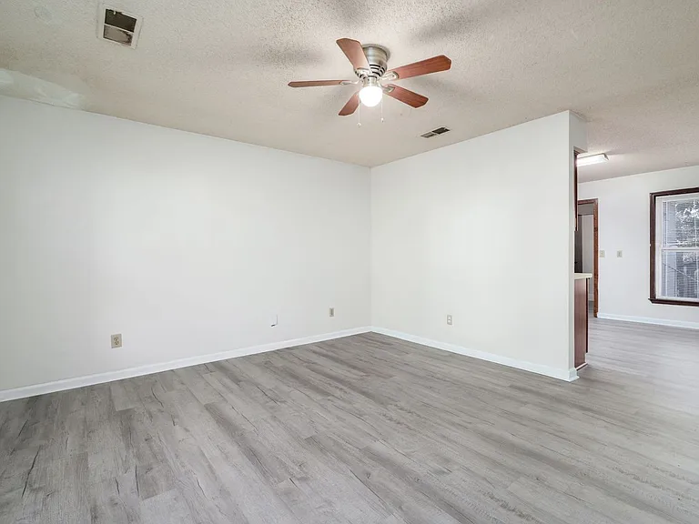 118 Roberta Dr — Photo 4