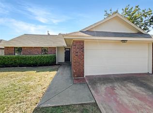 841 Hillside Dr, Cedar Hill, TX 75104