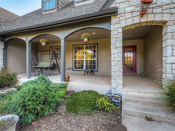 4th image of 3001 Black Locust Pl