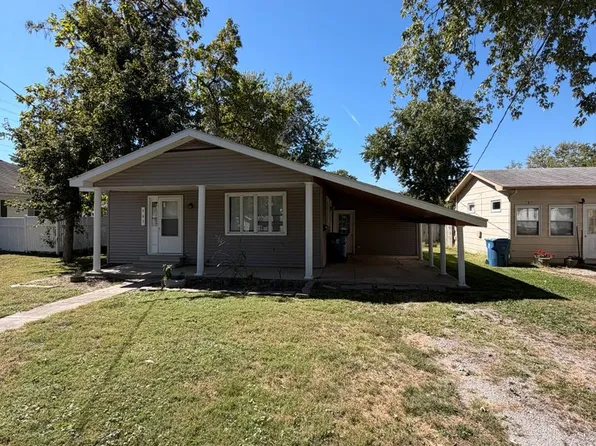 903 Highland St, Benton, IL 62812