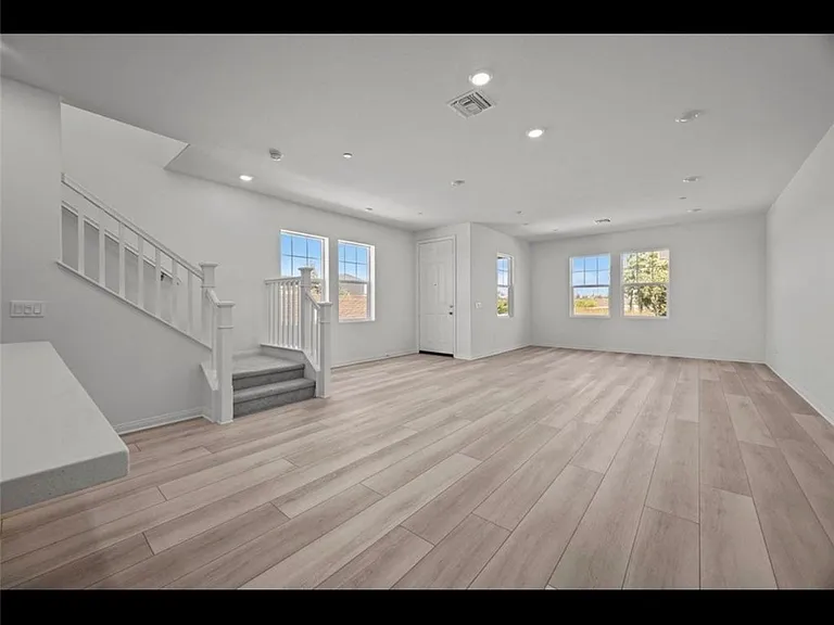3905 E Coronado Privado — Photo 4