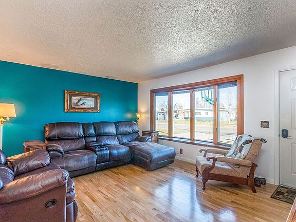 4th image of 204 30th St W