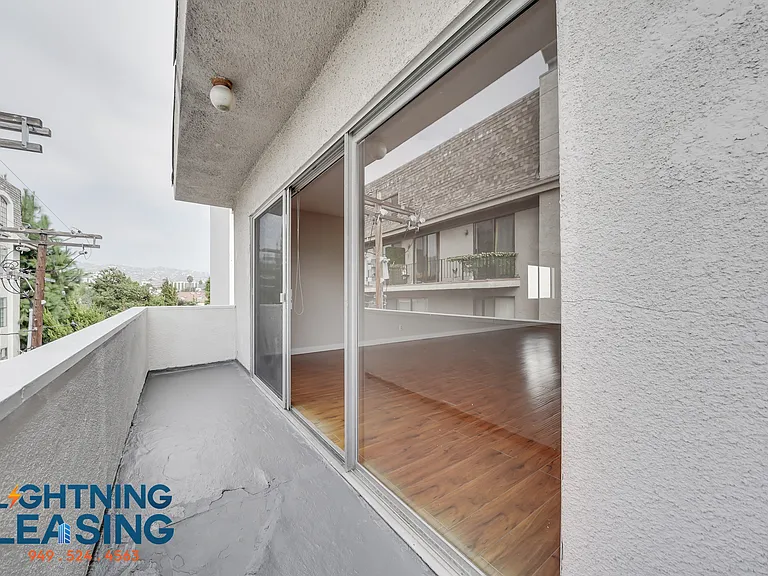 815 S Shenandoah St #302 — Photo 41