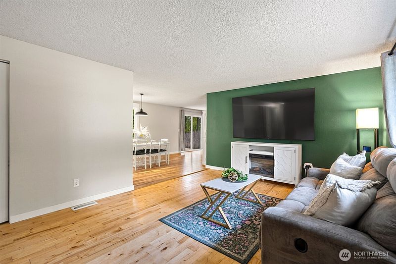 3rd image of 3965 Celeste Court SE