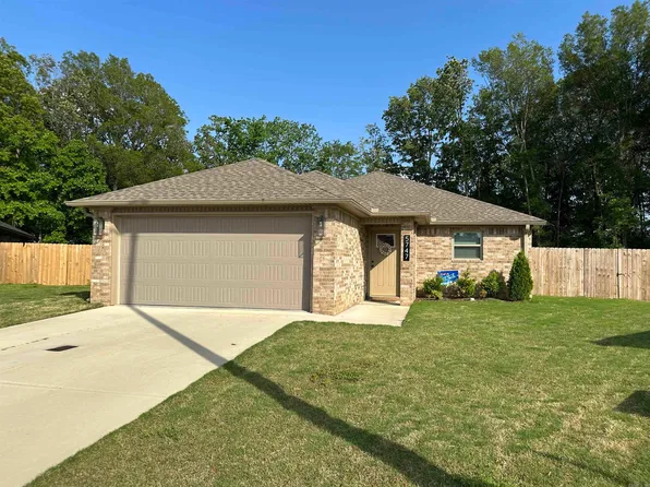 5747 Brookshire Dr, Jonesboro, AR 72401