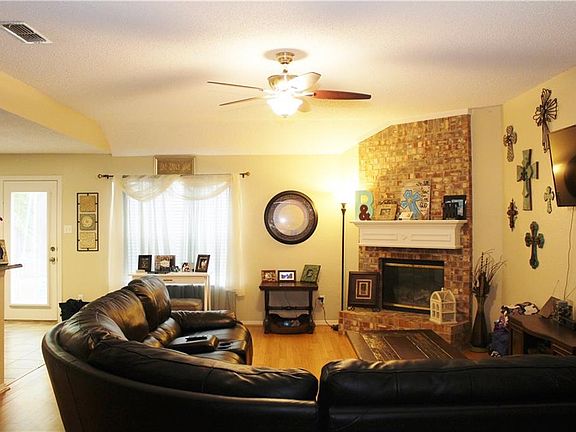 2nd image of 1131 Greenview Ln