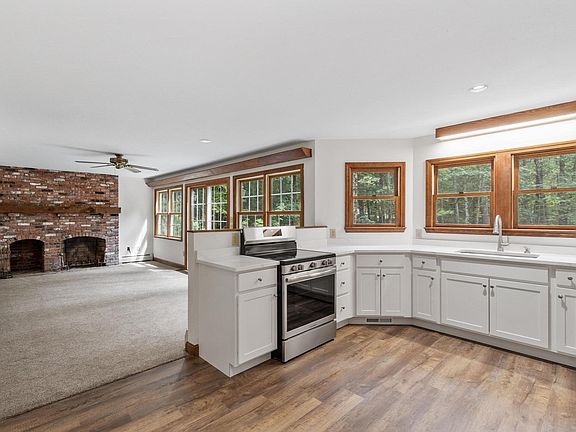 2nd image of 686 Scott Rd