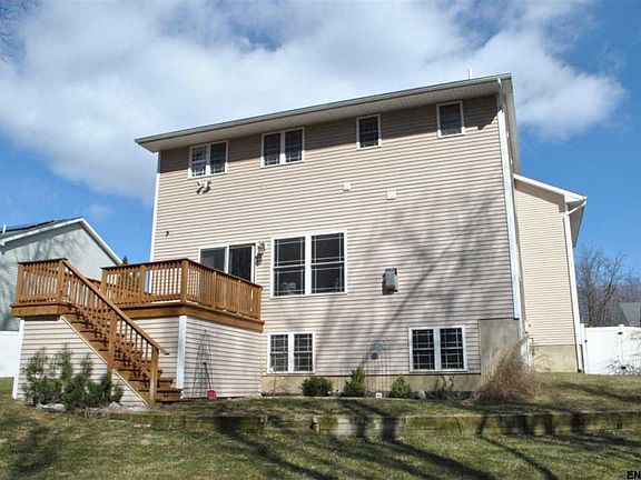 3rd image of 19 Peachtree Ln