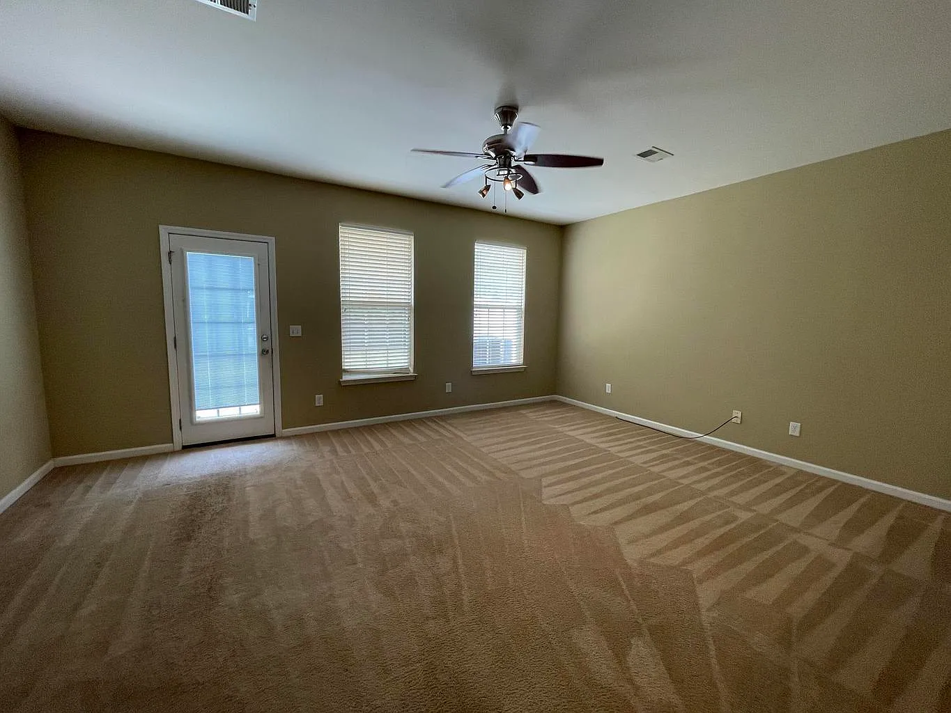 2 bed, 2.5 bath, 1480 sqft, $1,675 — Photo 3