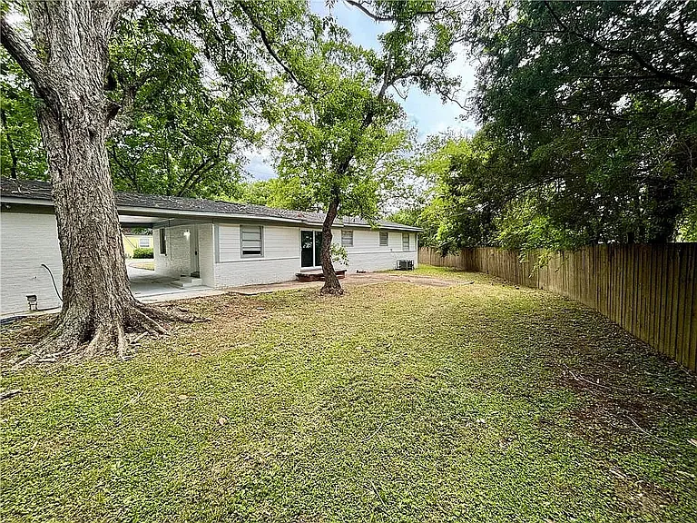 466 Pinehill Dr — Photo 16