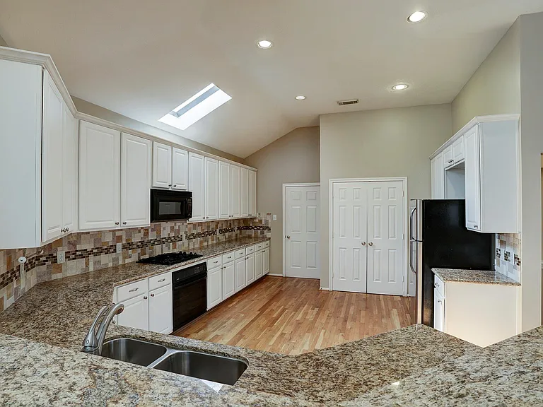 9907 Kemp Forest Dr — Photo 9