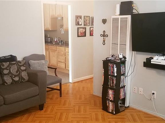 4th image of 2204 Herrington St