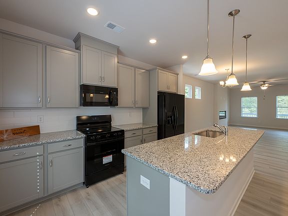 4th image of 1672 Eagle Dr