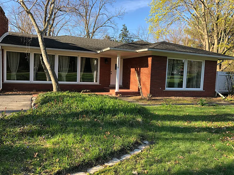 24605 N Cromwell Dr — Photo 1
