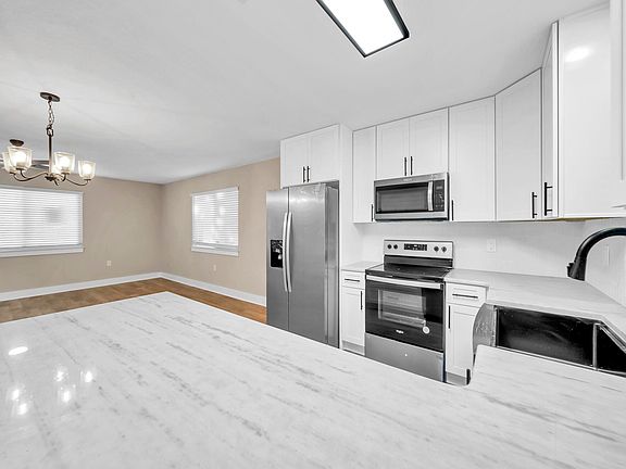 3rd image of 645 Virginia Oak Ct