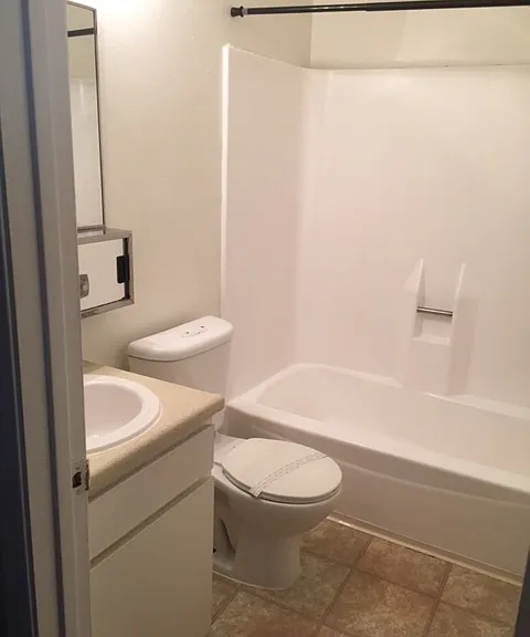 Santa Clarita — Photo 34