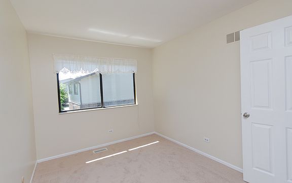 5th image of 3S266 Briarwood Dr