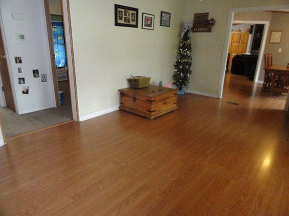 4th image of 954 Glover Ln