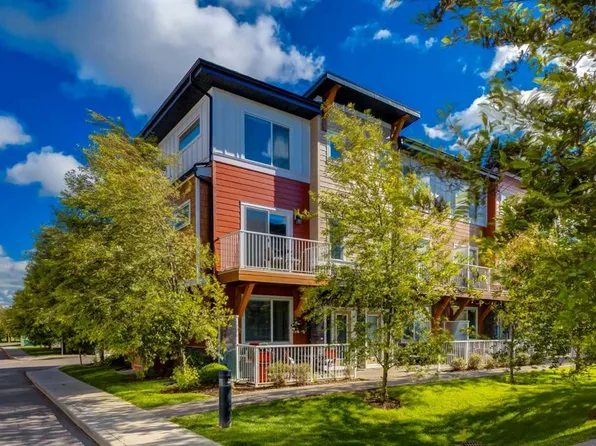 111 N Rainbow Falls Gate #17, Chestermere, AB T1X 0Z4