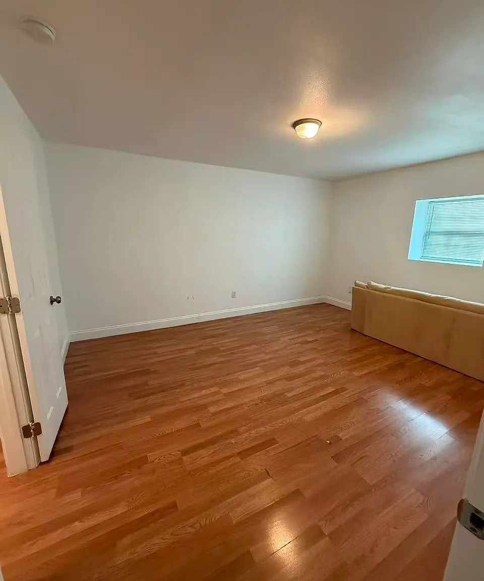 2 bed, 1.5 bath, $1,200 — Photo 2