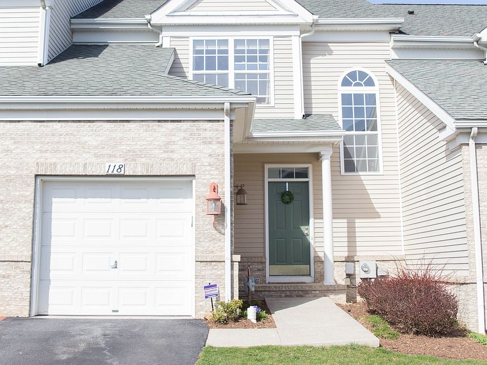 1st image of 118 Bethpage Ter