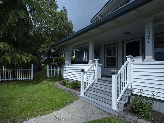 3rd image of 1327 SE Main St