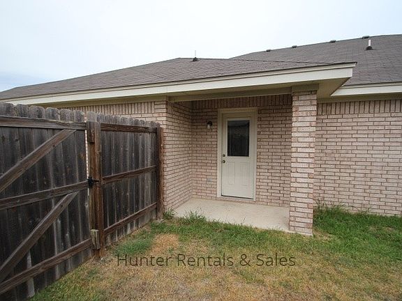 3rd image of 2012 Schorn Dr APT A