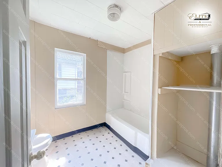 1940 Becker St — Photo 14