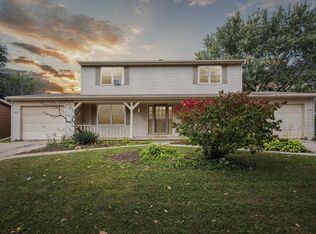 2020 Terry Ln, De Pere, WI 54115