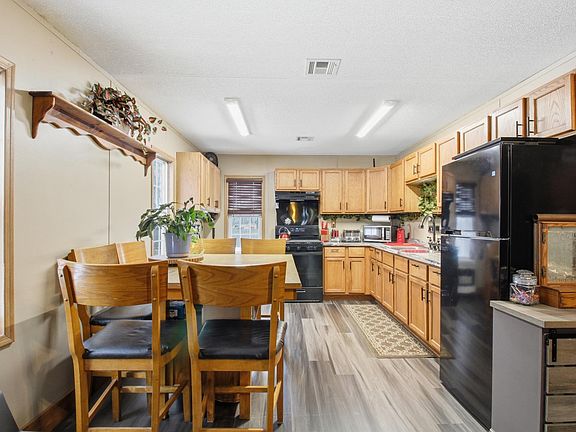 4th image of 11084 320th St