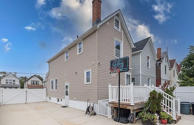 1st image of 11647 141st St