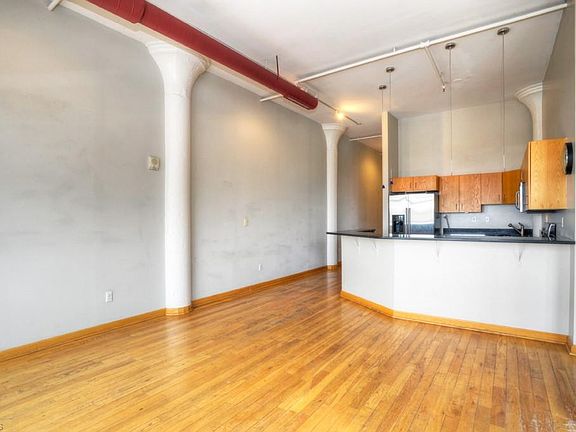 5th image of 2077 E 4th St #8-EAST
