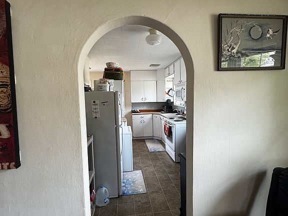 3rd image of 203 E 6th Ave