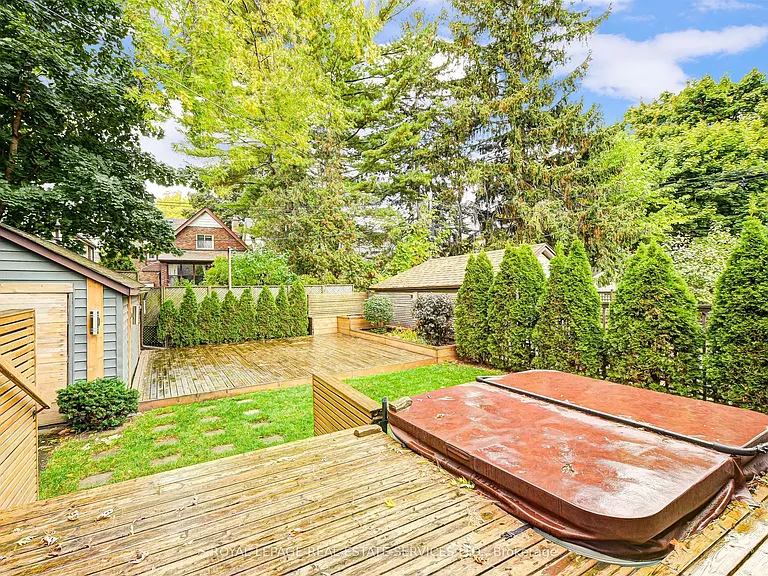 884 Royal York Rd — Photo 28